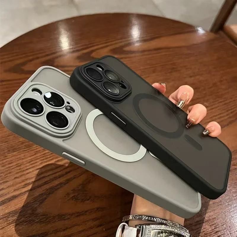 iPhone 16 Pro Max - High-end Magnetic Silicone Protective Case | Matte Semi-transparent Design | Anti-drop and Anti-scuff | Strong Magnetic Adhesion | Lightweight and Comfortable Feel